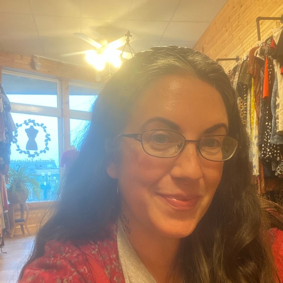 Meet your Posher, Sarah - Picture 3 of 6